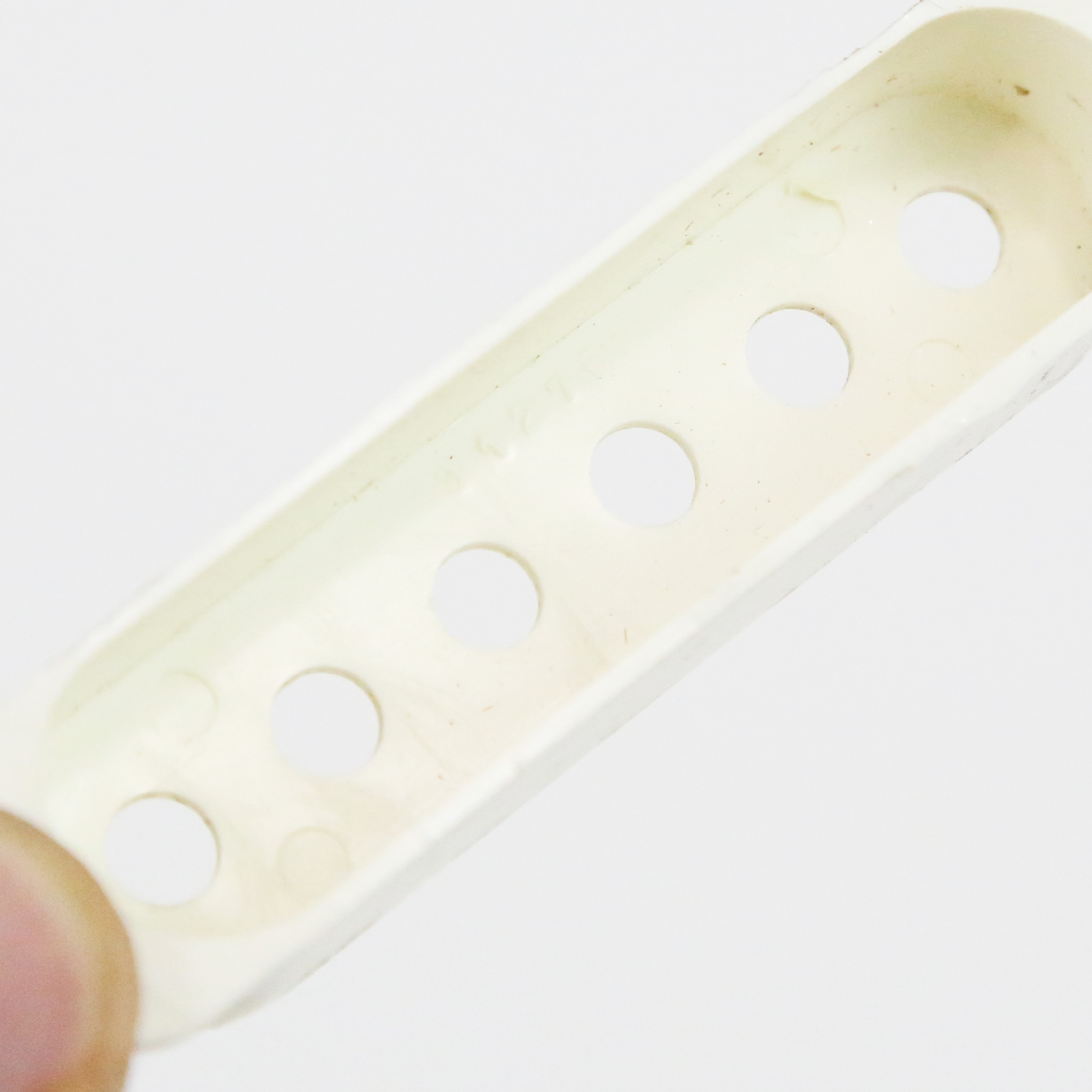 1970s-Fender-Strat-Pickup-Covers-05