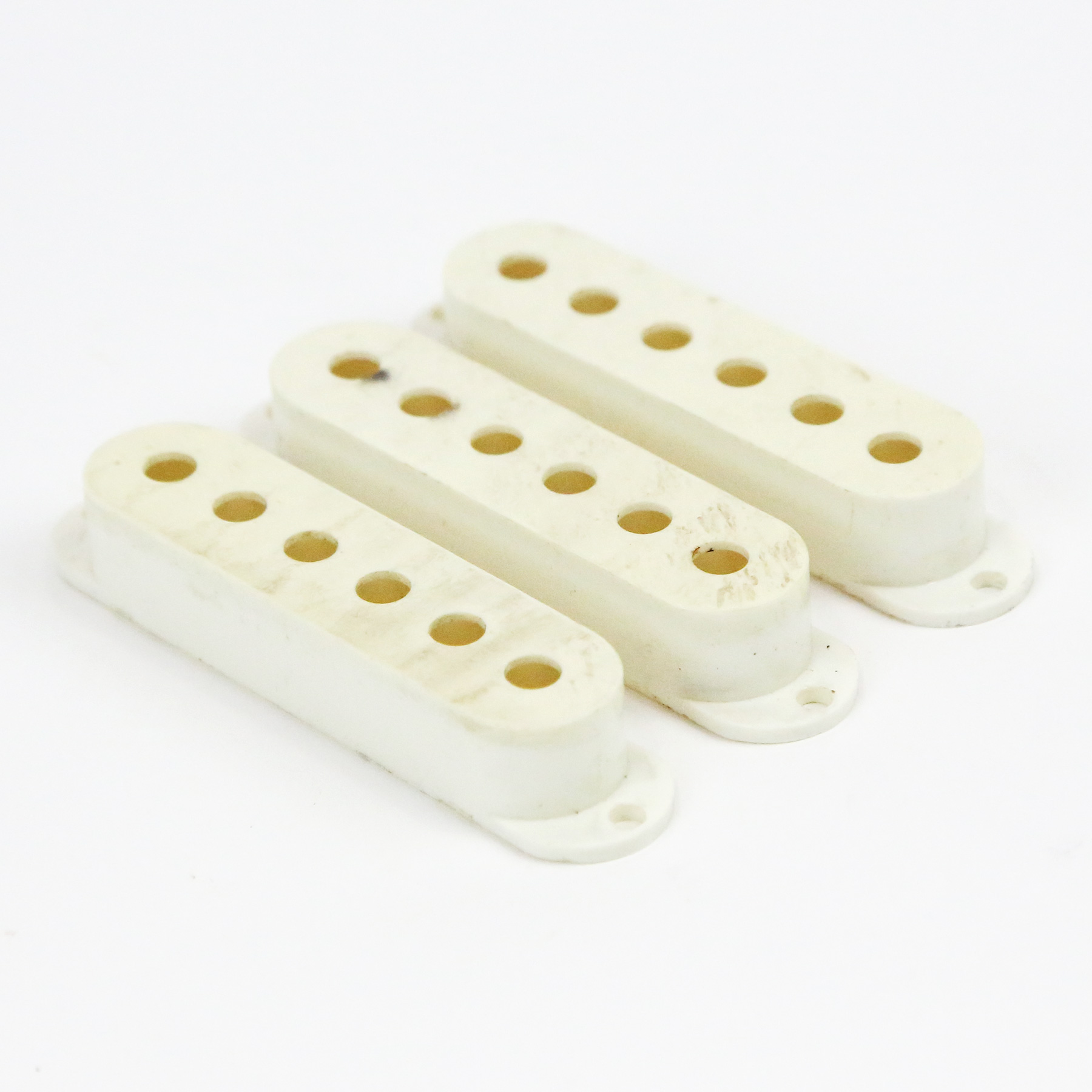 1970s-Fender-Strat-Pickup-Covers-07