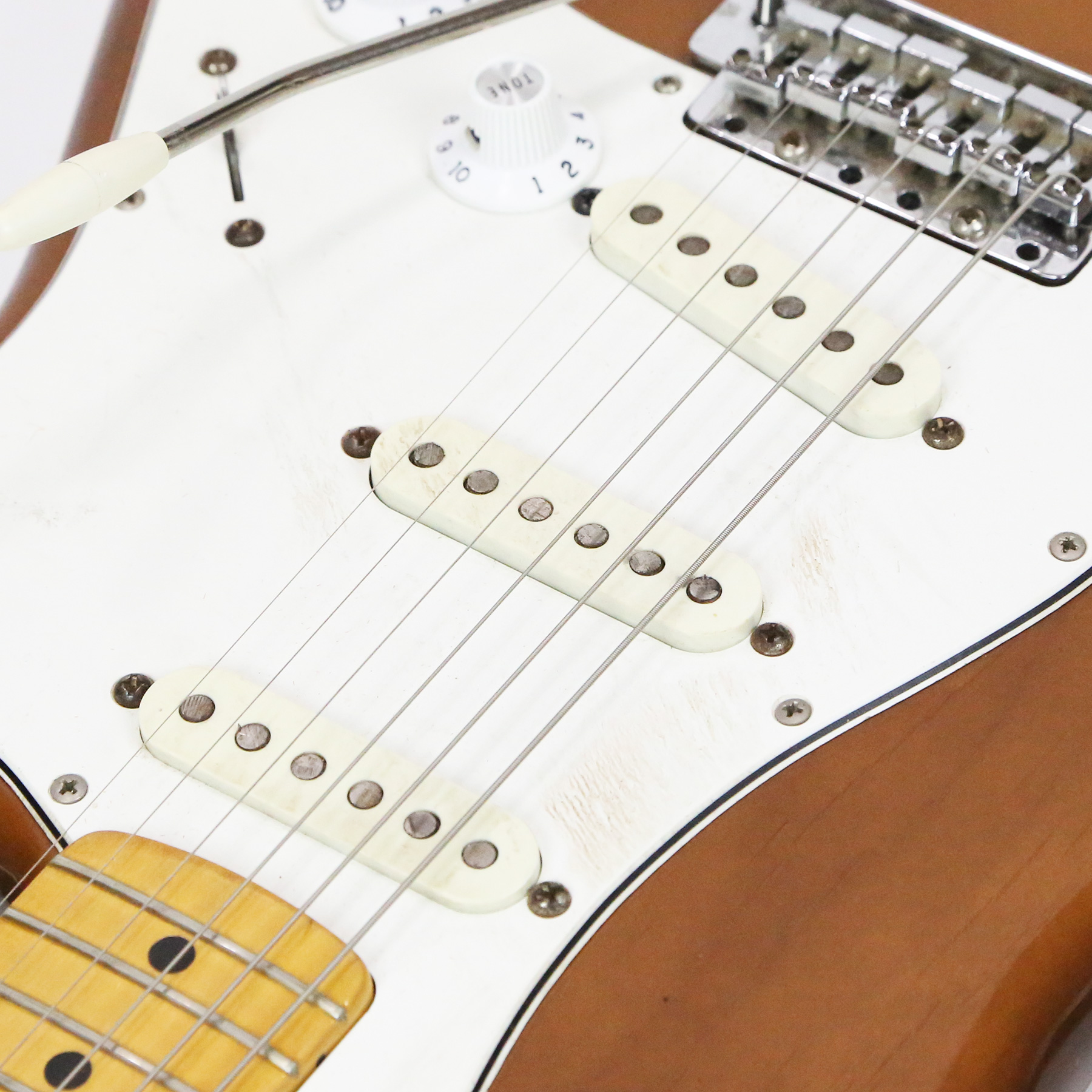 1970s-Fender-Strat-Pickup-Covers-09