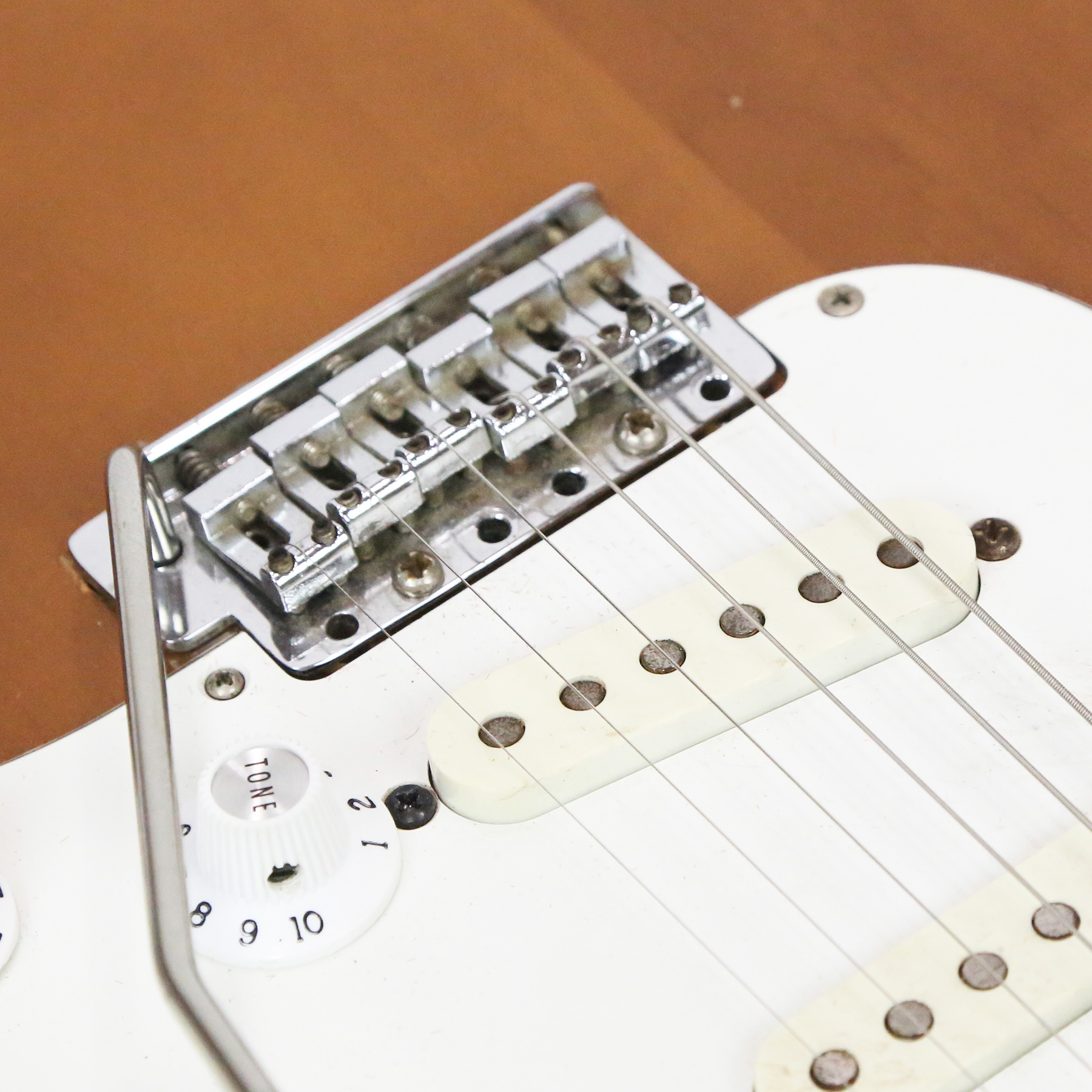 1970s-Fender-Strat-Pickup-Covers-12