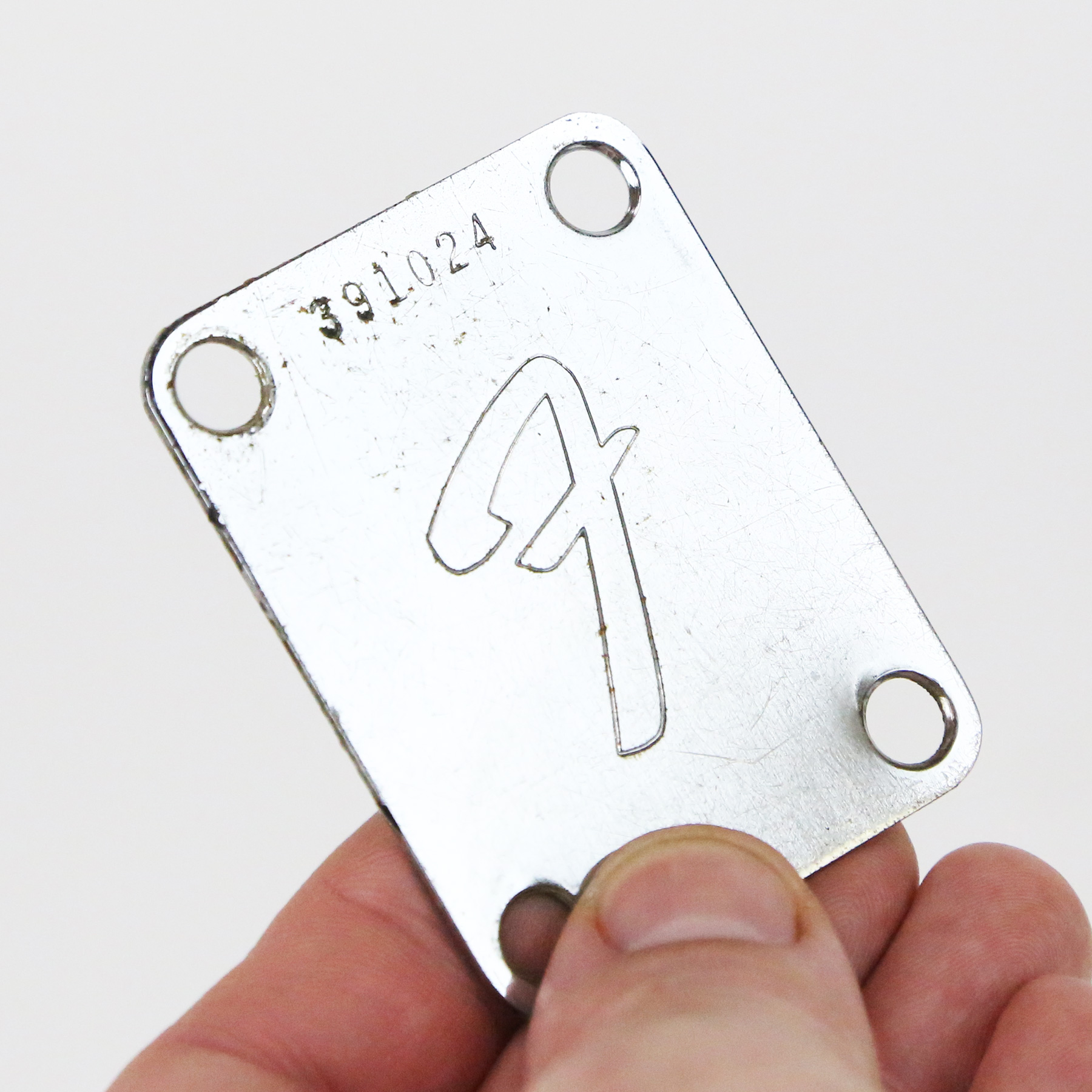 1973-Fender-Neck-Plate-391024-06