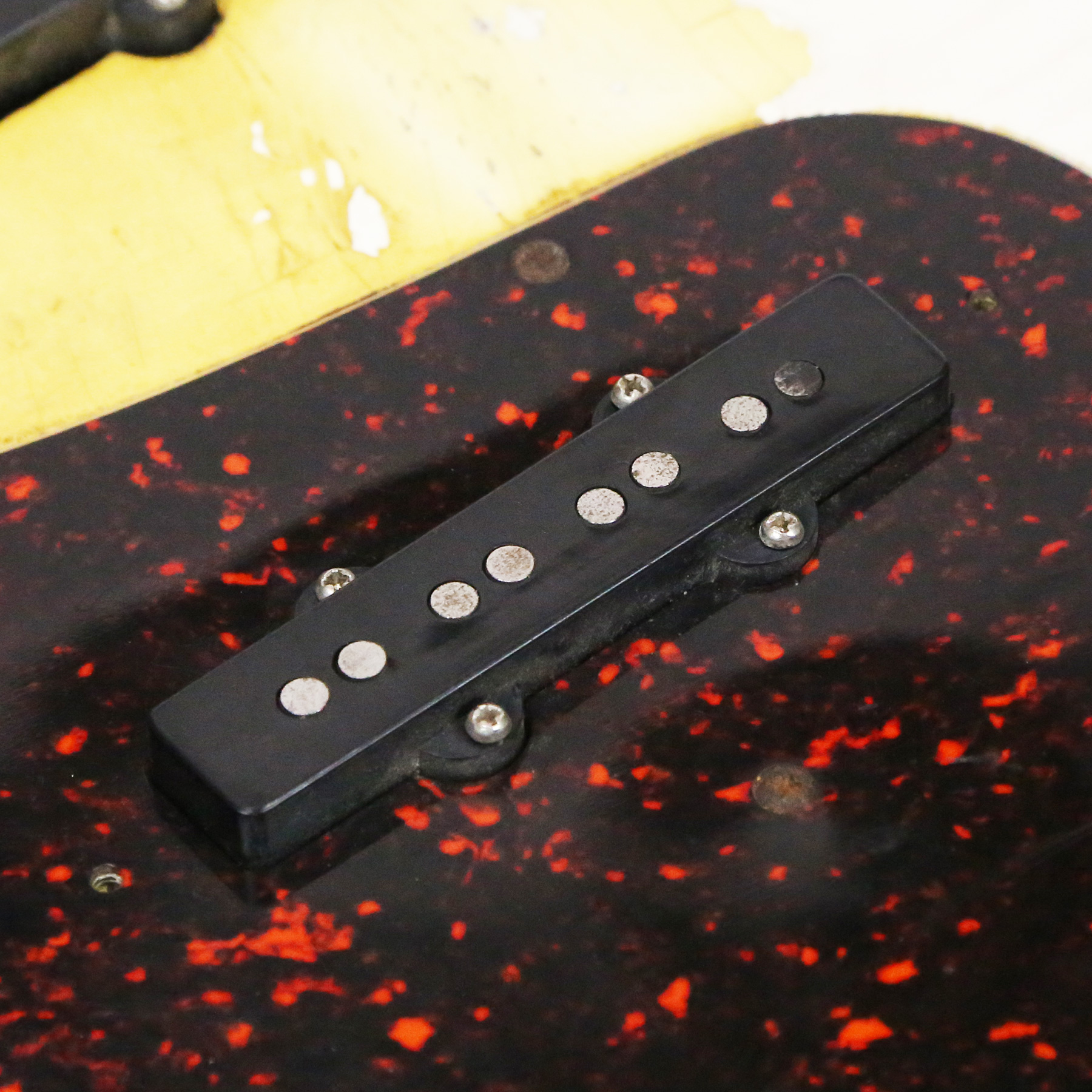 Jazz-Bass-Neck-Pickup-12