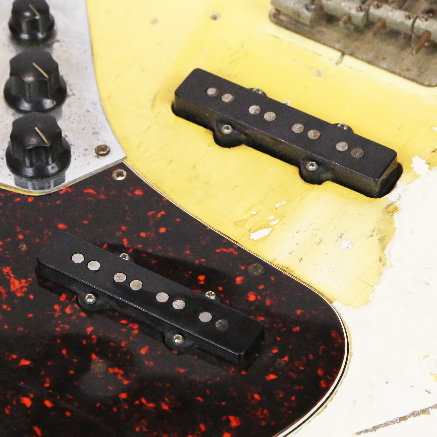 Jazz-Bass-Neck-Pickup-13