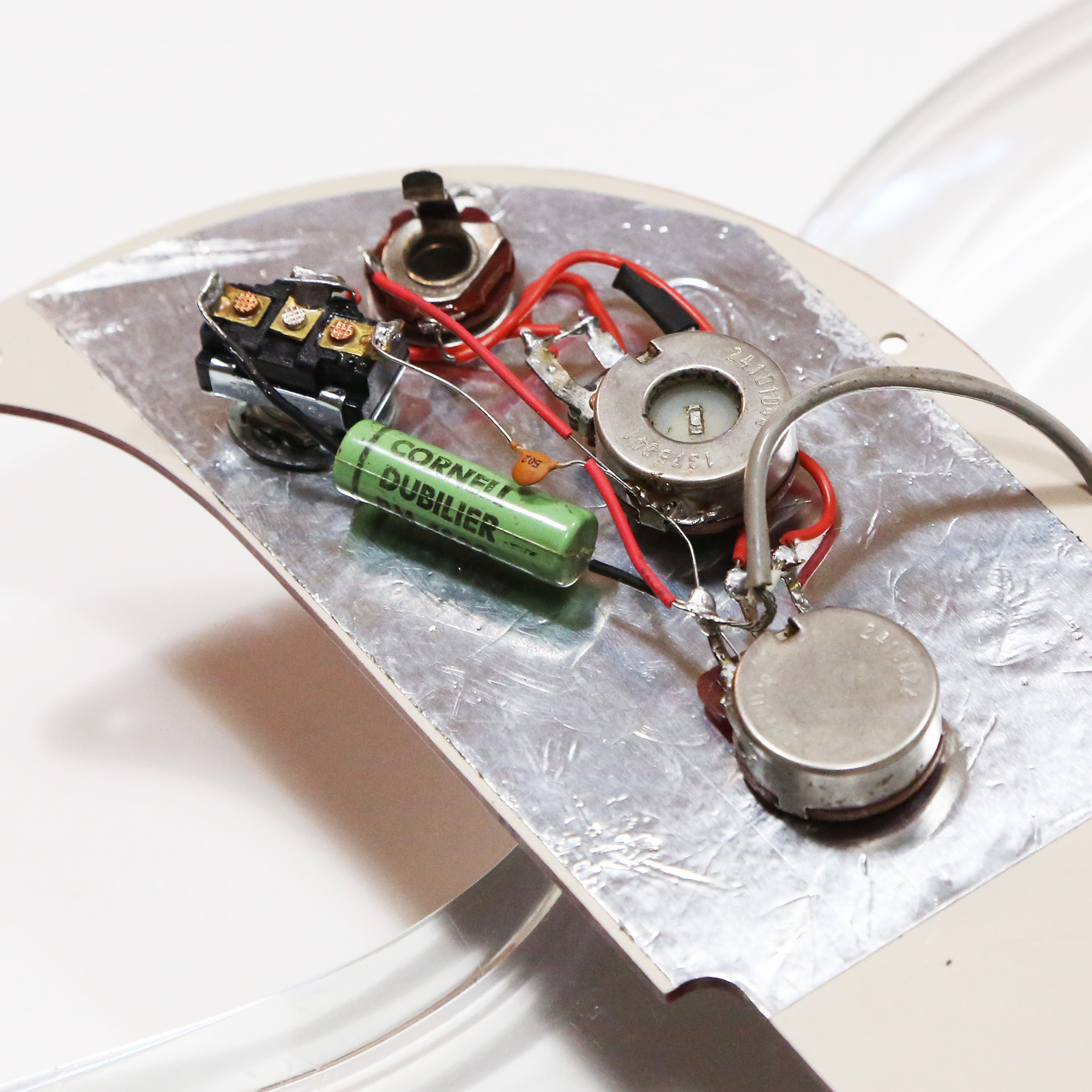 1970-Ampeg-Dan-Armstrong-A1148D-33