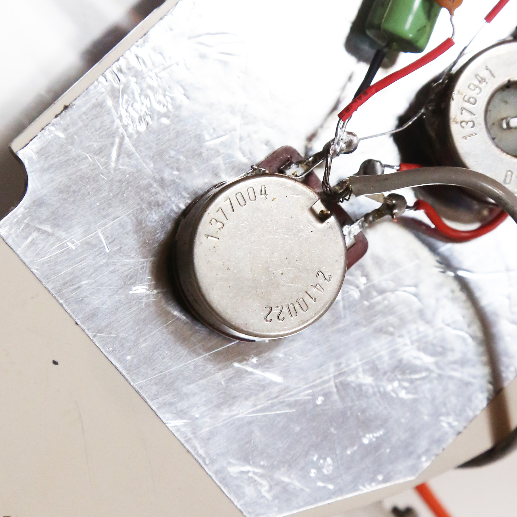 1970-Ampeg-Dan-Armstrong-A1148D-34