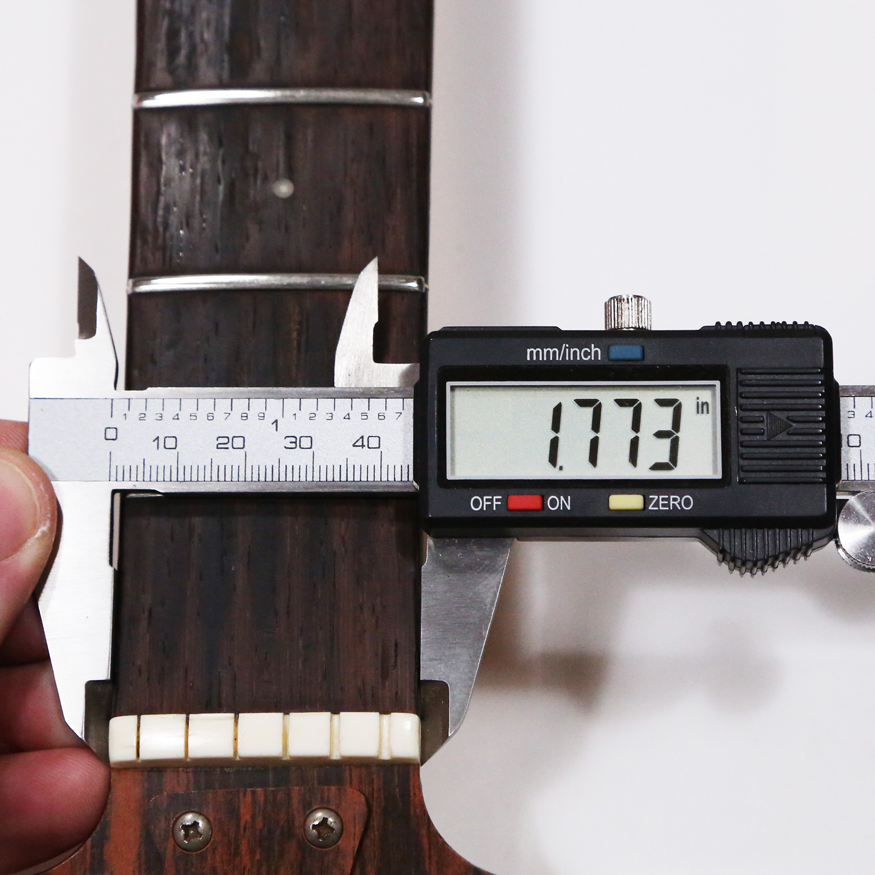 1970-Ampeg-Dan-Armstrong-A1148D-40