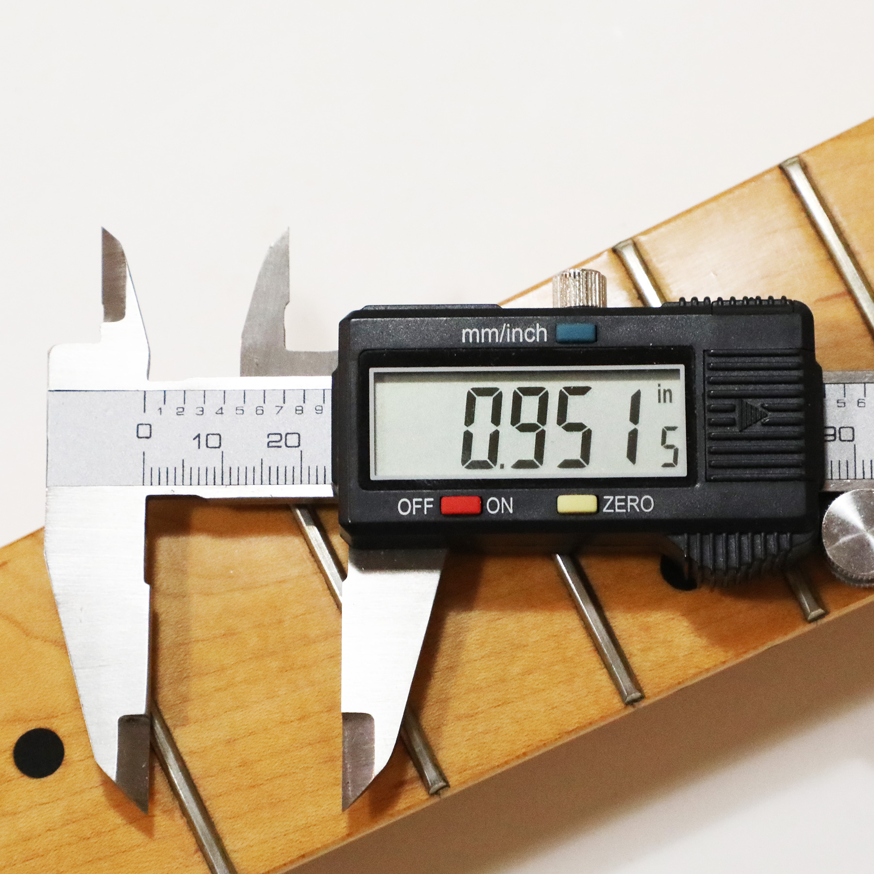 1991-Fender-P-Bass-Plus-N912530-43