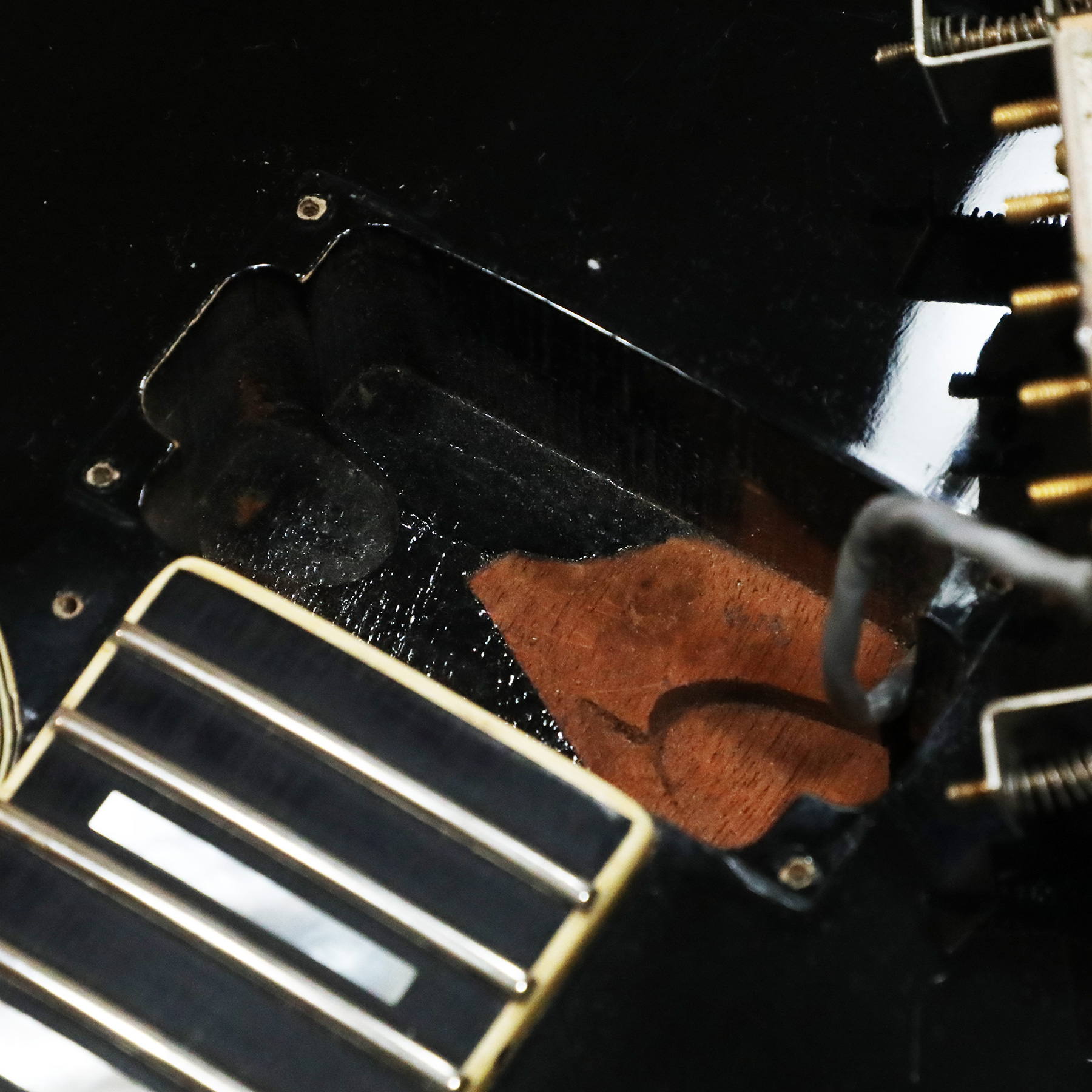 1976-Gibson-Les-Paul-Custom-00115540-43