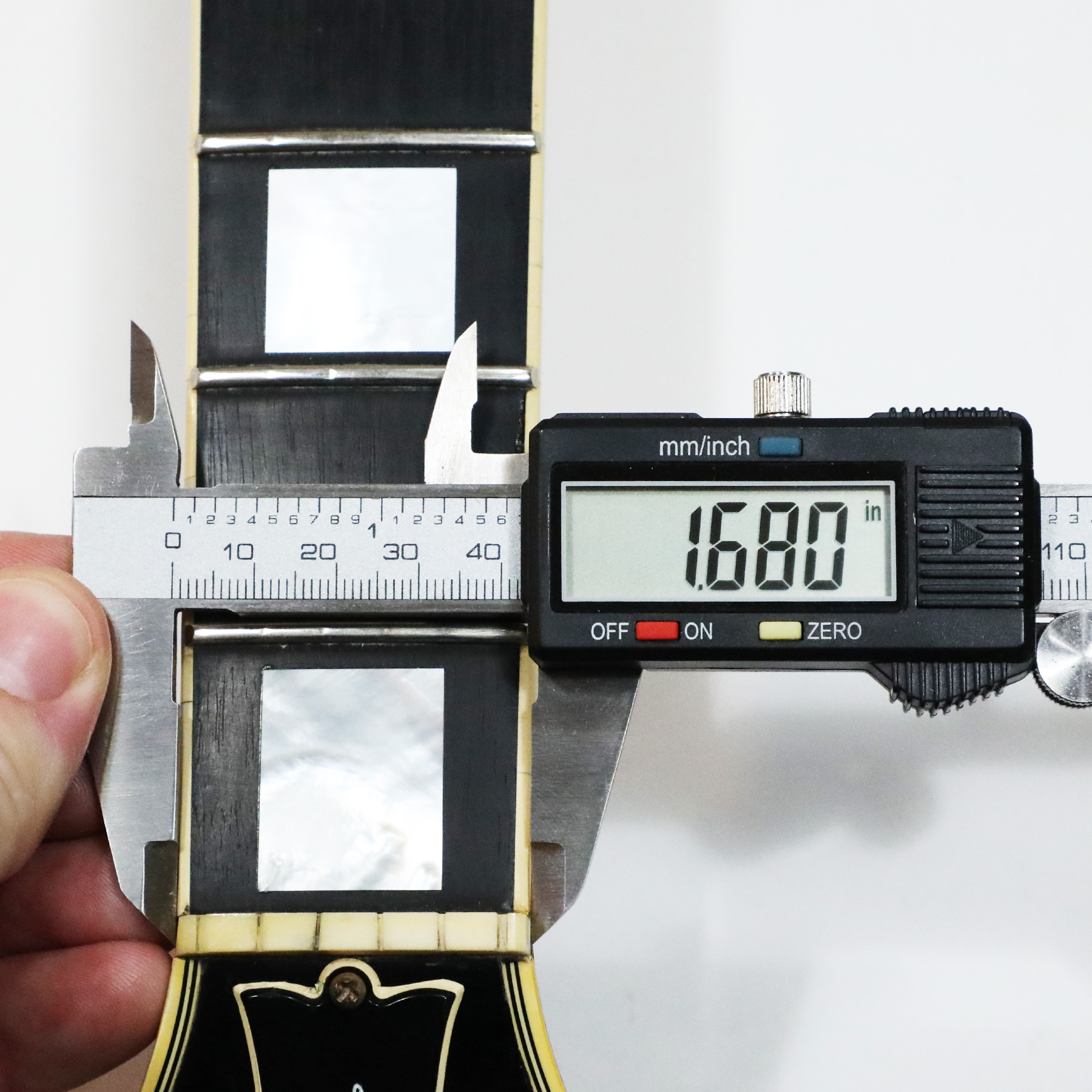 1976-Gibson-Les-Paul-Custom-00115540-51