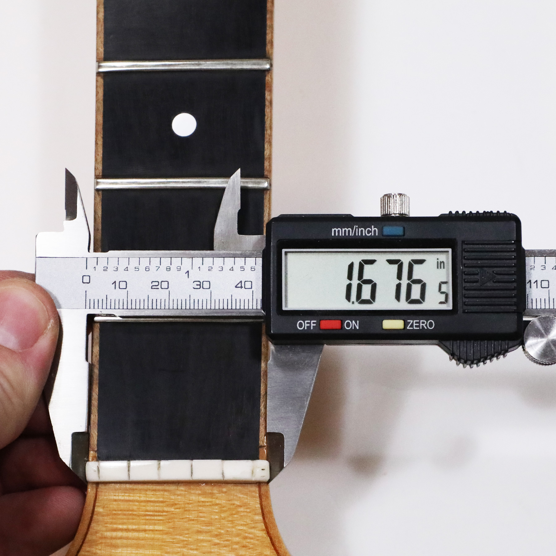 1992-Boutique-Hand-Made-Guitar-31-44